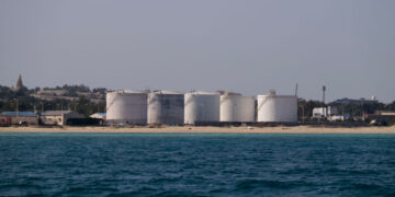 Miles de iraníes que viven en la isla Kharg enfrentan la posibilidad de una invasión estadounidense