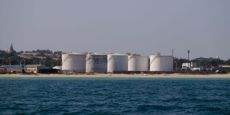 Miles de iraníes que viven en la isla Kharg enfrentan la posibilidad de una invasión estadounidense