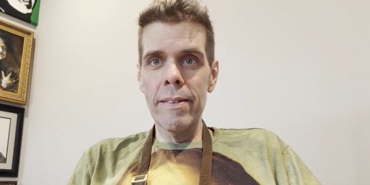 Perez Hilton hospitalizado durante 21 días por error en medicación contra la gripe