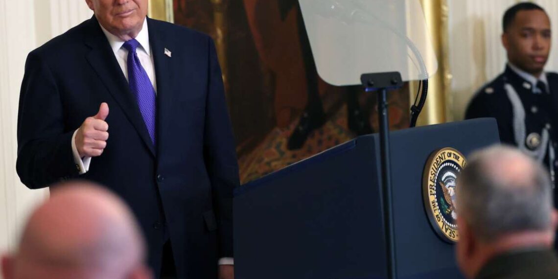 Trump DHS criticado después de que datos revelaran que intentó deportar a casi 300 veteranos