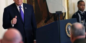 Trump DHS criticado después de que datos revelaran que intentó deportar a casi 300 veteranos