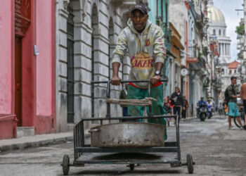 Trump amenaza con atacar sitios energéticos de Irán a menos que se reabra el estrecho de Ormuz