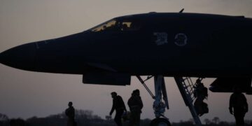 Trump declara que la guerra con Irán “ha sido ganada” mientras el Pentágono despliega 3.000 paracaidistas