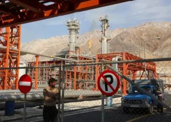 Trump Extends Pause on Iranian Energy Strikes to April 6