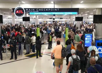 Trump to Sign Order to Pay TSA Agents