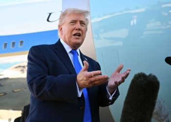 Trump retrasa amenaza de “destruir” los sitios energéticos de Irán