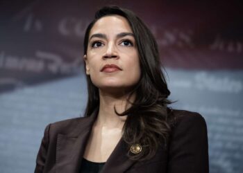 AOC: El acuerdo con Irán “no cambia nada” sobre la necesidad de acusar a Trump por amenaza genocida