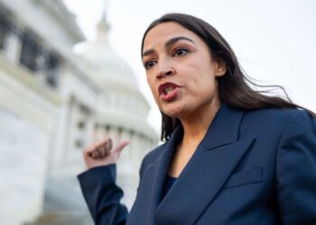 AOC pide a los demócratas que “se sigan las mismas reglas” que los republicanos en materia de manipulación