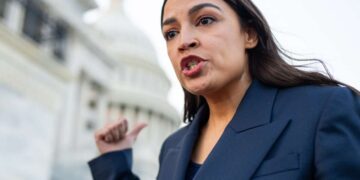 AOC pide a los demócratas que “se sigan las mismas reglas” que los republicanos en materia de manipulación