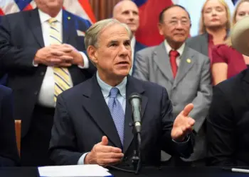 Abbott Threatens $200 Million in Funding Cuts Across Texas’s Largest Cities Over ICE Policies