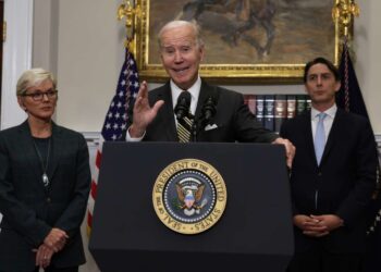 Alto funcionario de Biden apoya el ataque de Trump a Irán y dice que Biden podría haber hecho lo mismo