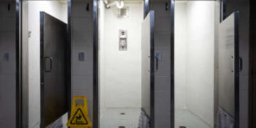 Instalaciones de duchas en la unidad Little Scandinavia en SCI Chester el 9 de marzo de 2023 en Chester, PA.