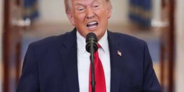 El presidente Donald Trump habla sobre la guerra de Irán desde el Cross Hall de la Casa Blanca el miércoles 1 de abril de 2026 en Washington.