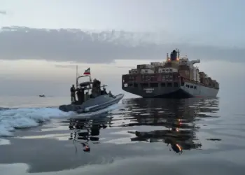 El barco Epaminondas durante la incautación por parte del Cuerpo de la Guardia Revolucionaria Islámica (CGRI) en el Estrecho de Ormuz, Irán, en esta imagen obtenida por Reuters el 24 de abril de 2026. (Meysam Mirzadeh/Tasnim/WANA vía Reuters)