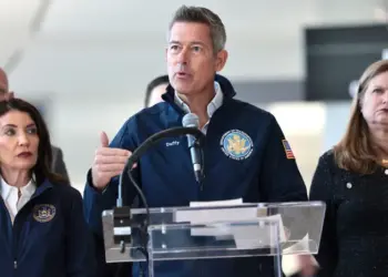 Duffy Seeking $10 Billion From Congress to Revamp Air Traffic Control System