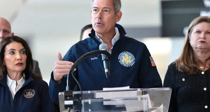 Duffy Seeking $10 Billion From Congress to Revamp Air Traffic Control System