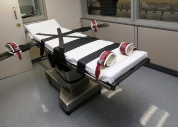 La camilla en la cámara de ejecución de la Penitenciaría Estatal de Oklahoma en McAlester, Oklahoma, el 9 de octubre de 2014. (Sue Ogrocki/Foto AP)