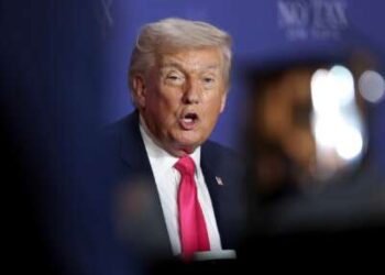 El presidente de Estados Unidos, Donald Trump, habla durante una mesa redonda sobre su política de “cero impuestos a las propinas” en el Hotel AC el 16 de abril de 2026 en Las Vegas, Nevada.