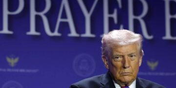 El gobierno de Trump recorta 11 millones de dólares en subvenciones a una organización católica en medio de una disputa con el Papa