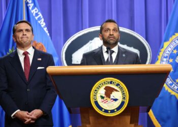 El gobierno utiliza la política de registros para encarcelar a un científico mientras es demandado por abusos de registros