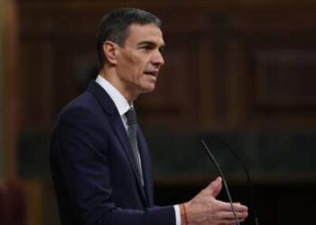 El presidente español da la bienvenida al alto el fuego en Irán pero rechaza los elogios a Trump