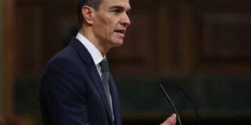 El presidente español da la bienvenida al alto el fuego en Irán pero rechaza los elogios a Trump