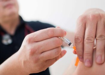 El retraso en las vacunas contra la hepatitis B podría provocar cientos de infecciones infantiles: estudios