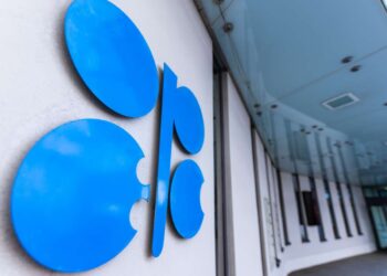 Emiratos Árabes Unidos dice que abandonará la OPEP, lo que supone un duro golpe para el cártel