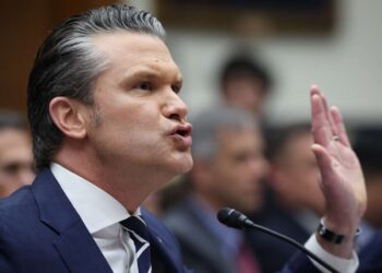 “Eso es asesinato”: el demócrata interroga a Hegseth sobre su orden de cometer crímenes de guerra