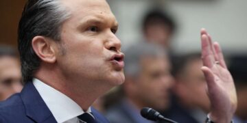 “Eso es asesinato”: el demócrata interroga a Hegseth sobre su orden de cometer crímenes de guerra