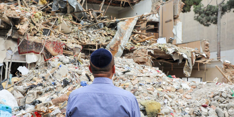 Estados Unidos e Israel afirmaron estar luchando por las minorías iraníes, mientras las bombardeaban