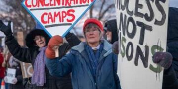 Familia egipcia vuelve a ser arrestada después de 10 meses de detención por ICE