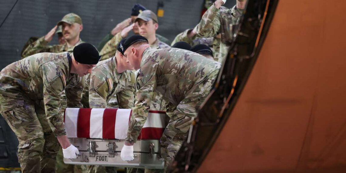 Hegseth califica de “falsedades” los testimonios de soldados estadounidenses que dijeron haber sido puestos en peligro