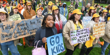 Heritage Foundation quiere “salvar a la familia” socavando aún más el cuidado infantil