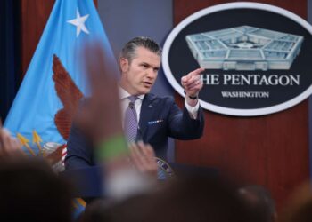 Juez anula política actualizada que restringe el acceso de periodistas al Pentágono