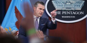 Juez anula política actualizada que restringe el acceso de periodistas al Pentágono