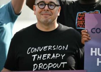 La Corte Suprema dictamina que la prohibición de la terapia de conversión en Colorado viola el derecho a la libertad de expresión