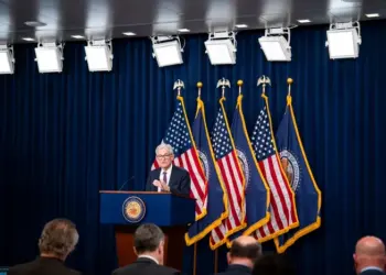 Fed Still Forecasts Lower Interest Rates This Year Despite Iran Conflict