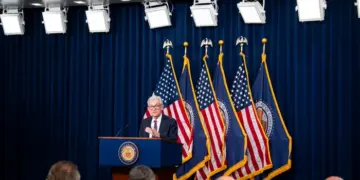 Fed Still Forecasts Lower Interest Rates This Year Despite Iran Conflict