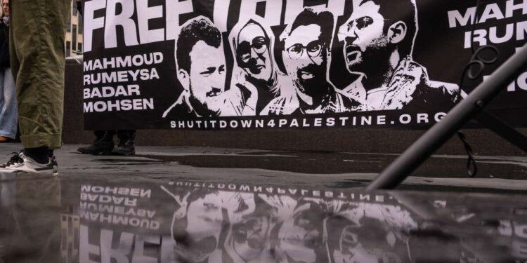 La administración Trump despide a los jueces que bloquearon las deportaciones de Öztürk y Mahdawi