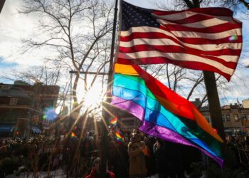 La bandera del Orgullo regresa a Stonewall después de que una demanda condujera a la revocación del gobierno de Trump
