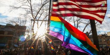 La bandera del Orgullo regresa a Stonewall después de que una demanda condujera a la revocación del gobierno de Trump
