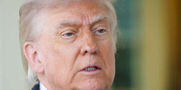 La guerra de Trump contra Irán corre el riesgo de hundir al mundo en una recesión global, dice el FMI