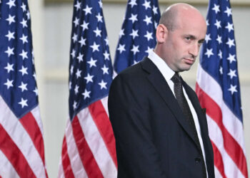 La guerra de Trump contra los inmigrantes ha pasado del espectáculo al bombardeo burocrático