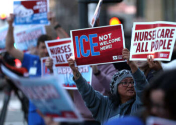 La presencia de ICE persiste en Chicago mientras las redadas cambian a tácticas más silenciosas