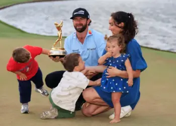 La vida familiar de Cameron Young y Kelsey con sus tres hijos