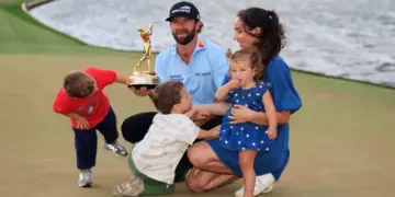 La vida familiar de Cameron Young y Kelsey con sus tres hijos