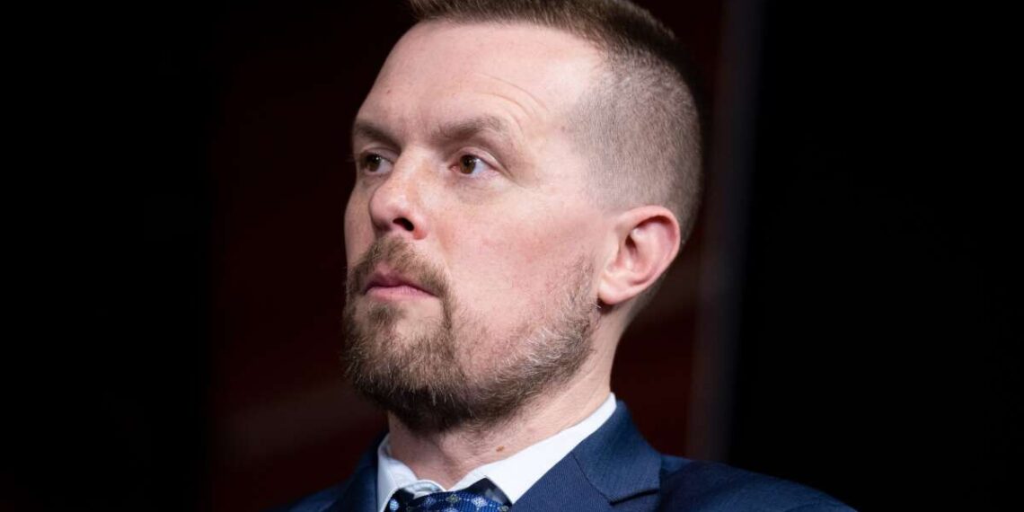 La votación sobre los poderes de guerra de Irán fracasa en la Cámara por 1 voto, con 1 demócrata en contra