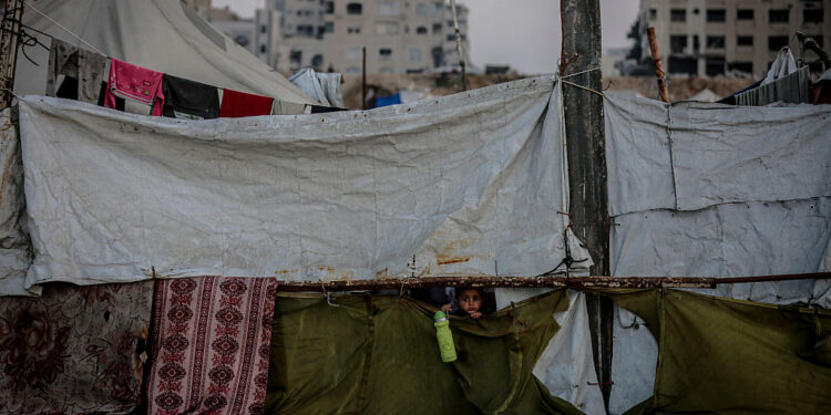 Las bombas han disminuido, pero Israel controla todos los aspectos de nuestras vidas en Gaza