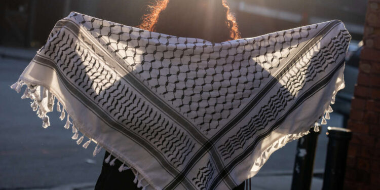 Las campañas sionistas de doxxing cambiaron sus vidas. Ahora demandan por daños y perjuicios.